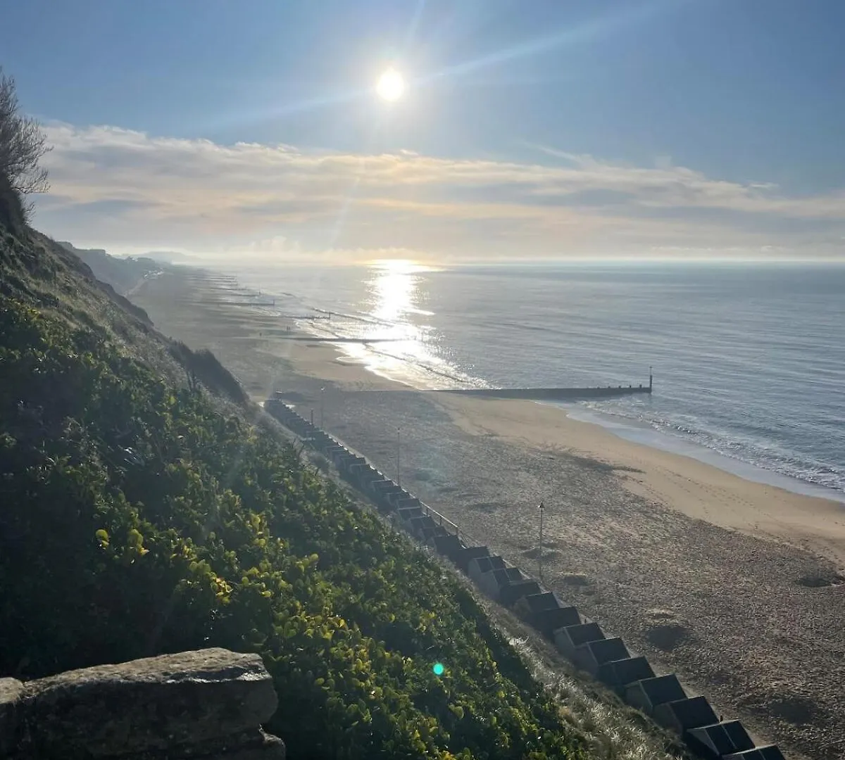 Villa Maria Garden Lodge - 2 Mins To Beach - Coastal - Large Garden - Modern Bournemouth