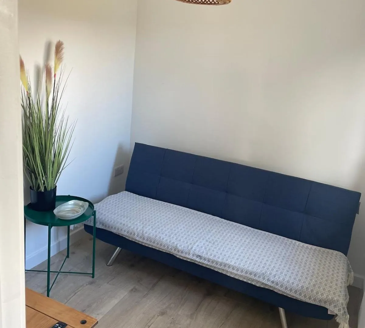 Villa Maria Garden Lodge - 2 Mins To Beach - Coastal - Large Garden - Modern Bournemouth Holiday home