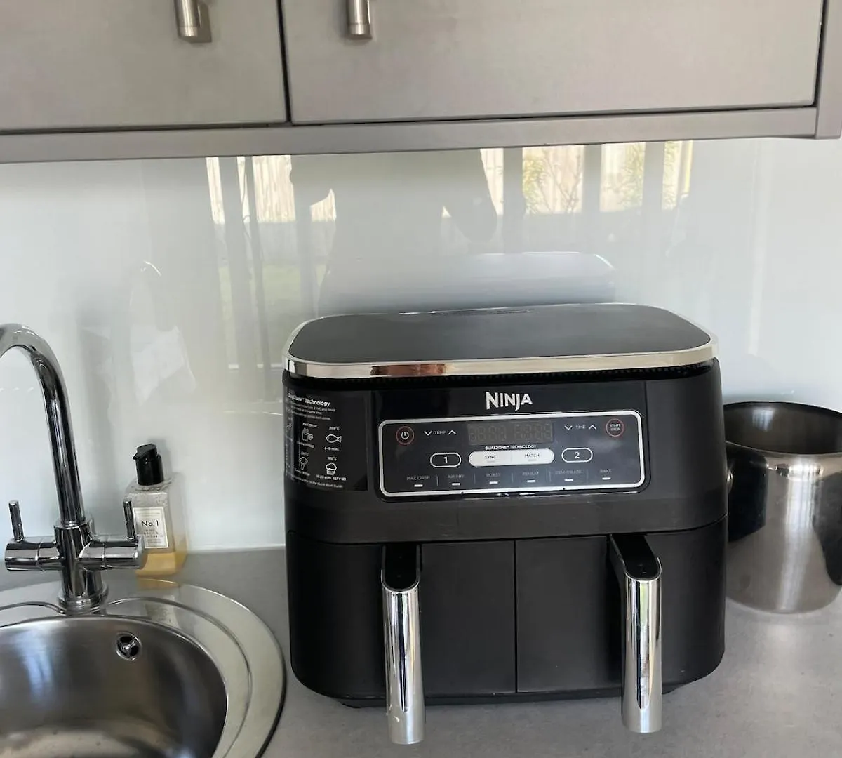 Villa Maria Garden Lodge - 2 Mins To Beach - Coastal - Large Garden - Modern Bournemouth 0*,  United Kingdom