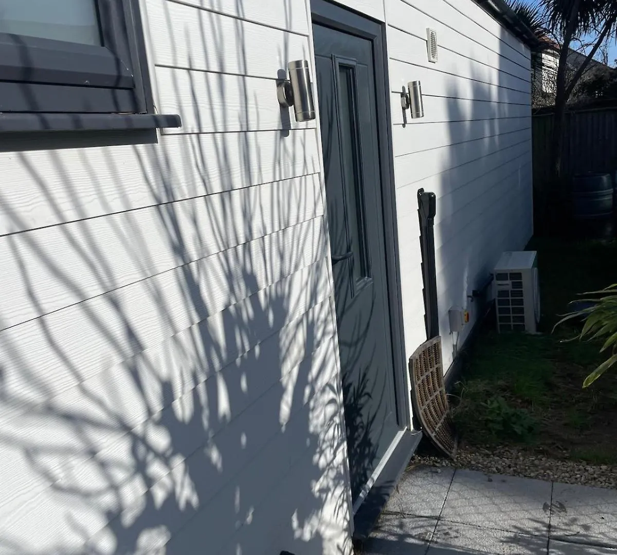 Villa Maria Garden Lodge - 2 Mins To Beach - Coastal - Large Garden - Modern Bournemouth